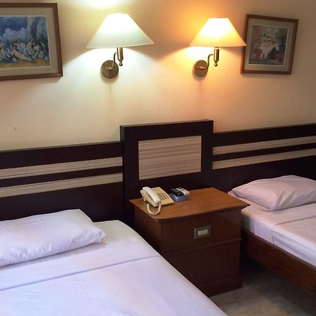 Sri Ratu Hotel Legian Esterno foto