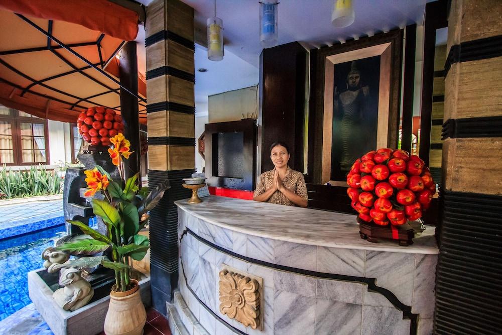 Sri Ratu Hotel Legian Esterno foto