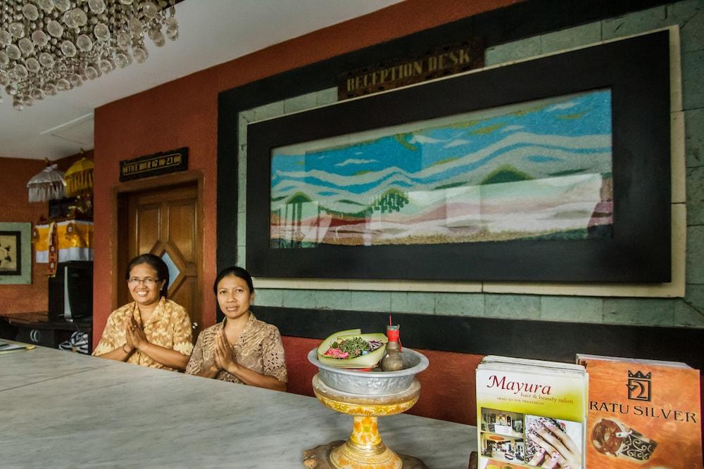 Sri Ratu Hotel Legian Esterno foto