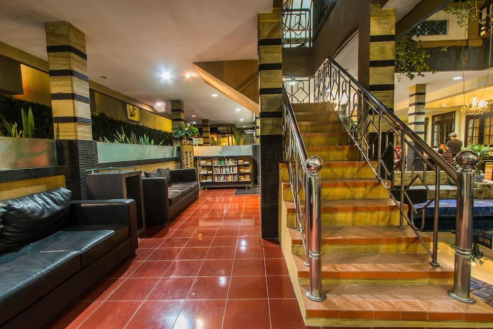 Sri Ratu Hotel Legian Esterno foto