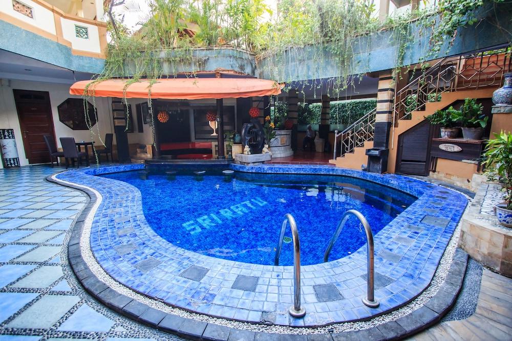 Sri Ratu Hotel Legian Esterno foto