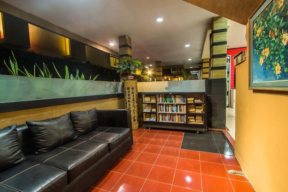 Sri Ratu Hotel Legian Esterno foto