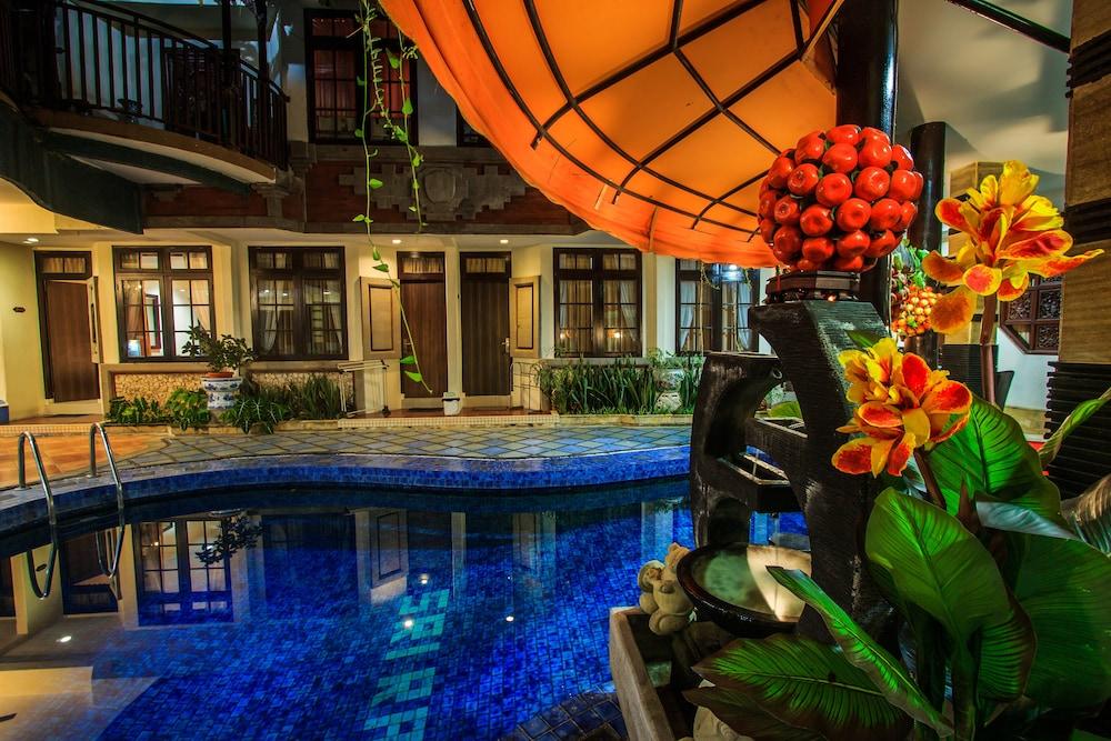 Sri Ratu Hotel Legian Esterno foto