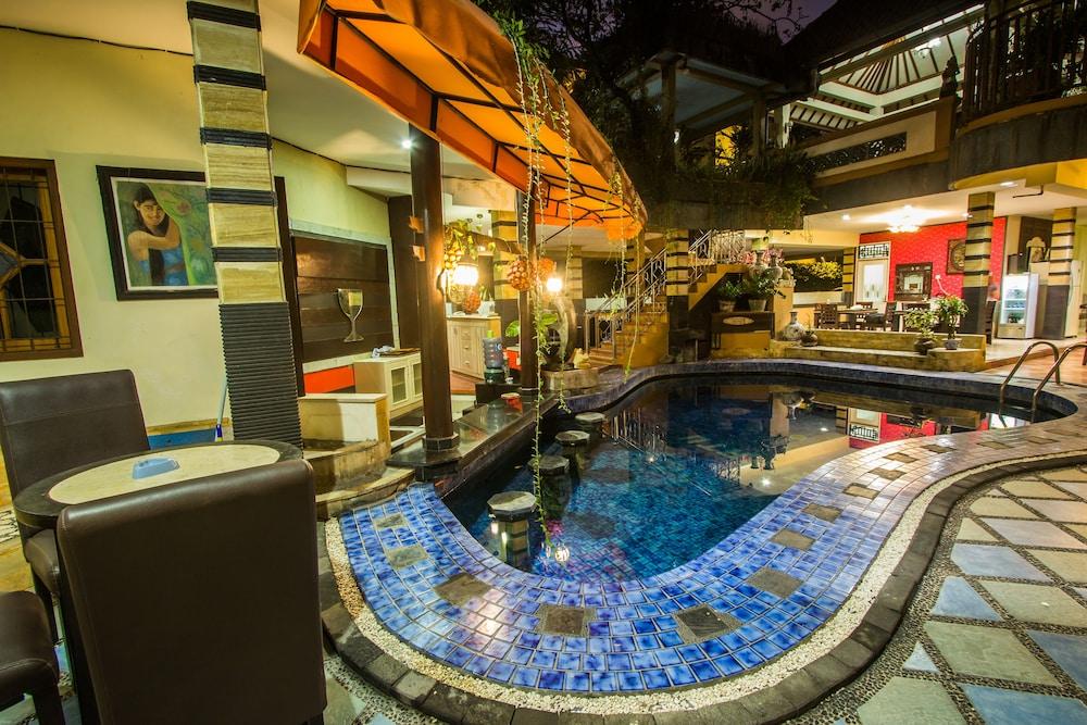 Sri Ratu Hotel Legian Esterno foto