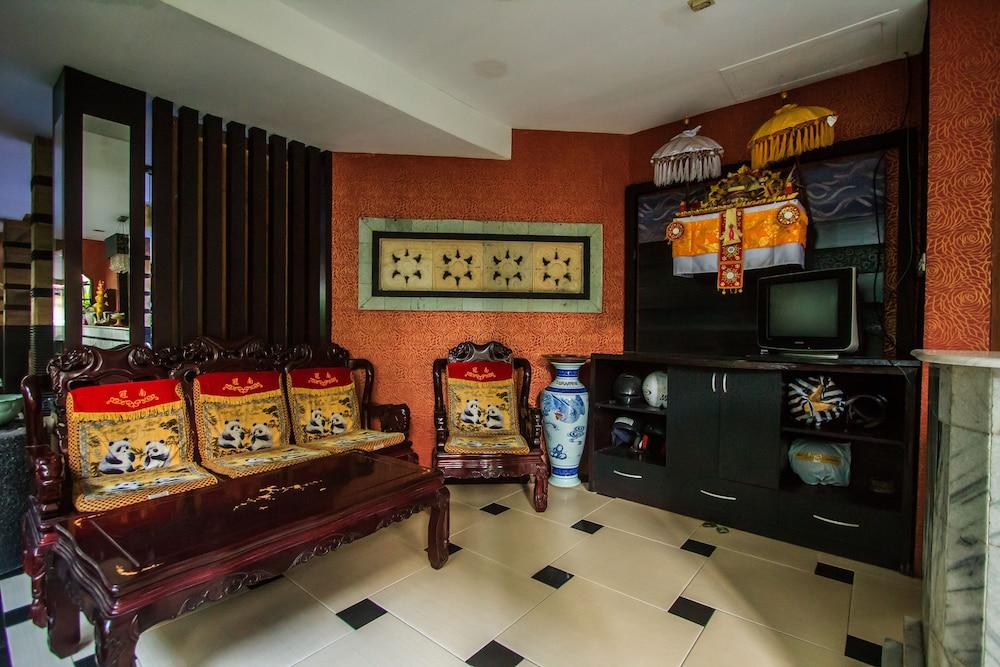 Sri Ratu Hotel Legian Esterno foto