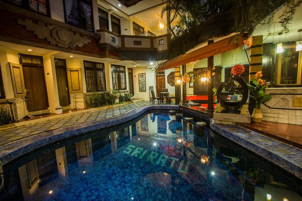 Sri Ratu Hotel Legian Esterno foto