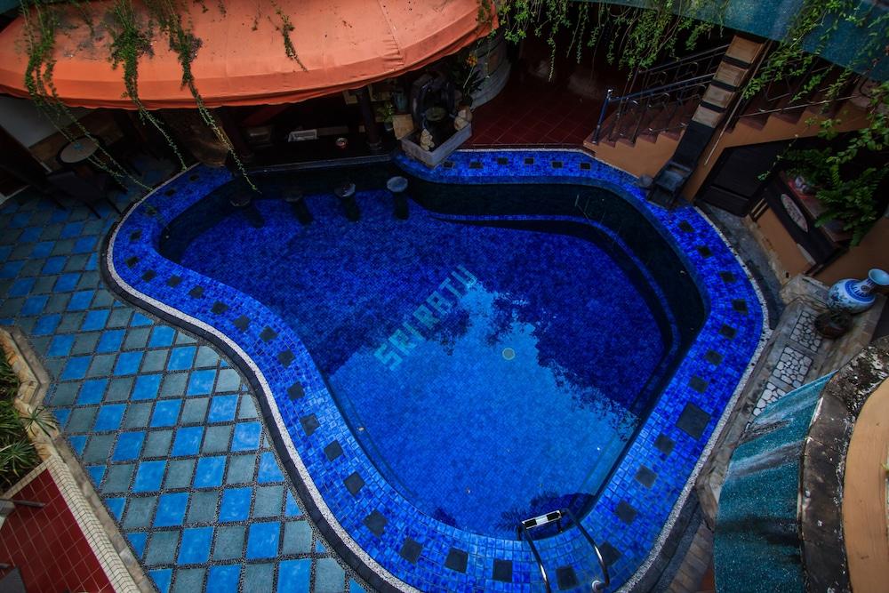 Sri Ratu Hotel Legian Esterno foto