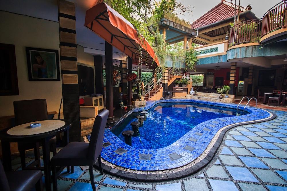 Sri Ratu Hotel Legian Esterno foto