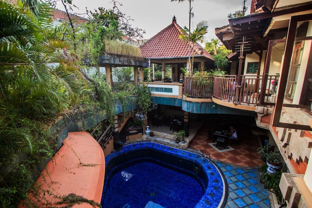 Sri Ratu Hotel Legian Esterno foto