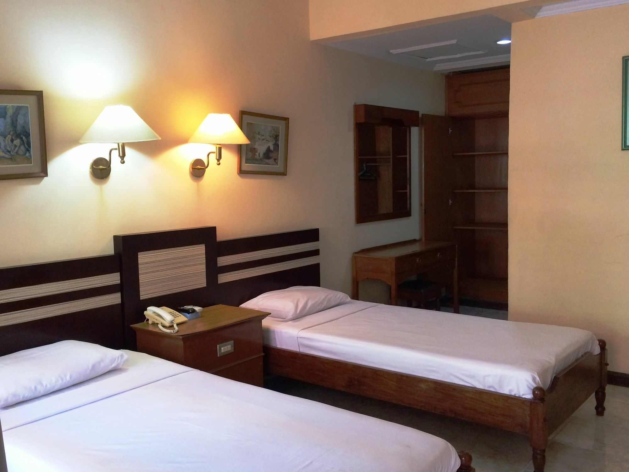 Sri Ratu Hotel Legian Esterno foto